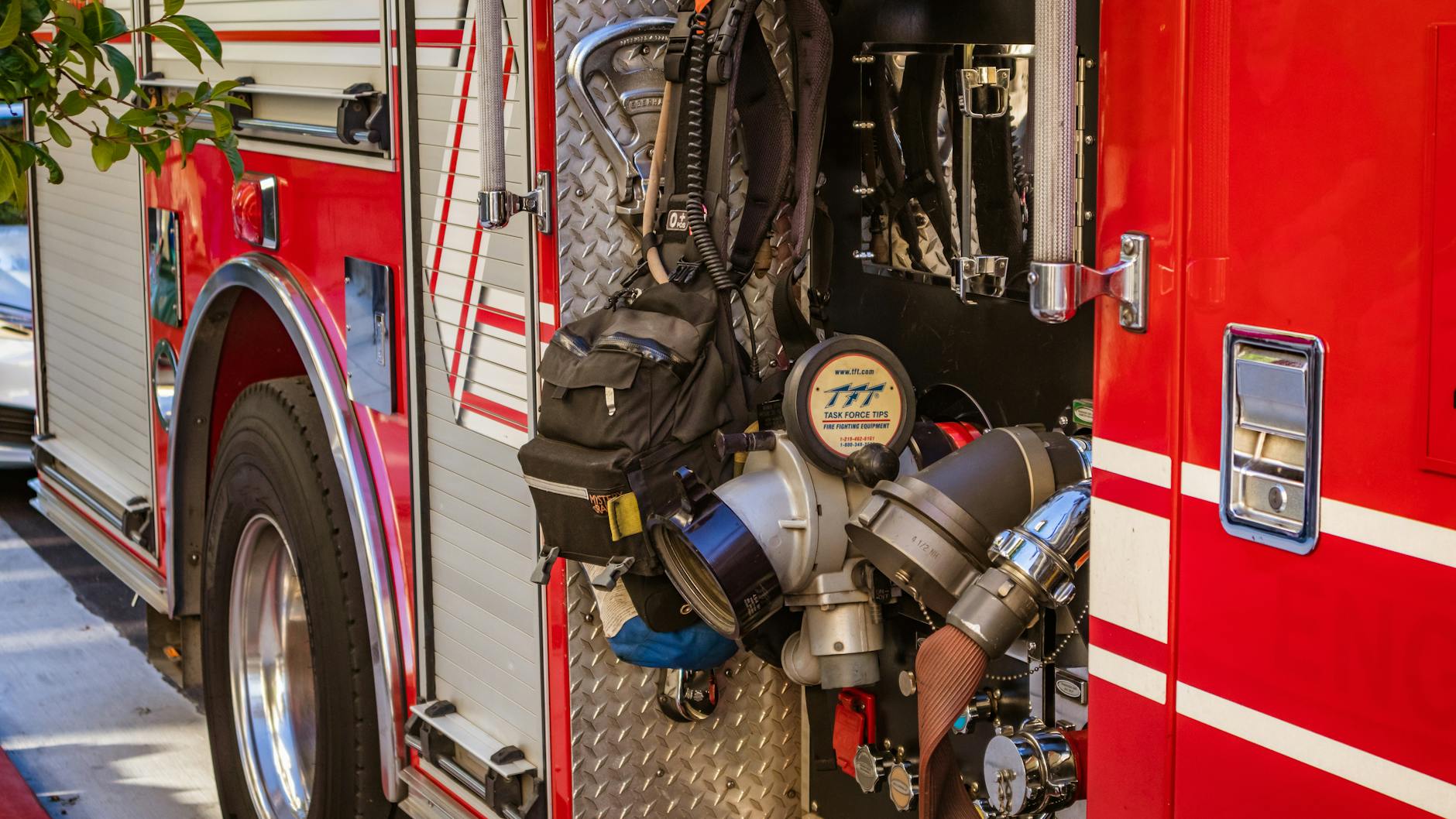 Hydraulischer Rettungssatz und Atemschutzgeräte